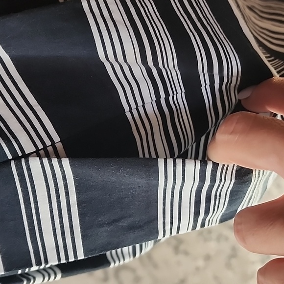 WHBM Striped One-Shoulder Dress WITH POCKETS! Size 4 - Picture 4 of 10